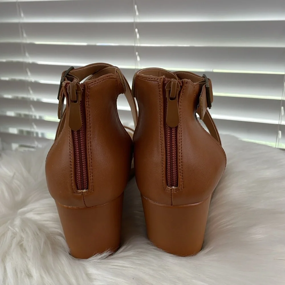 Dream Pairs Tan Wedge Sandals with Crisscross Straps 10